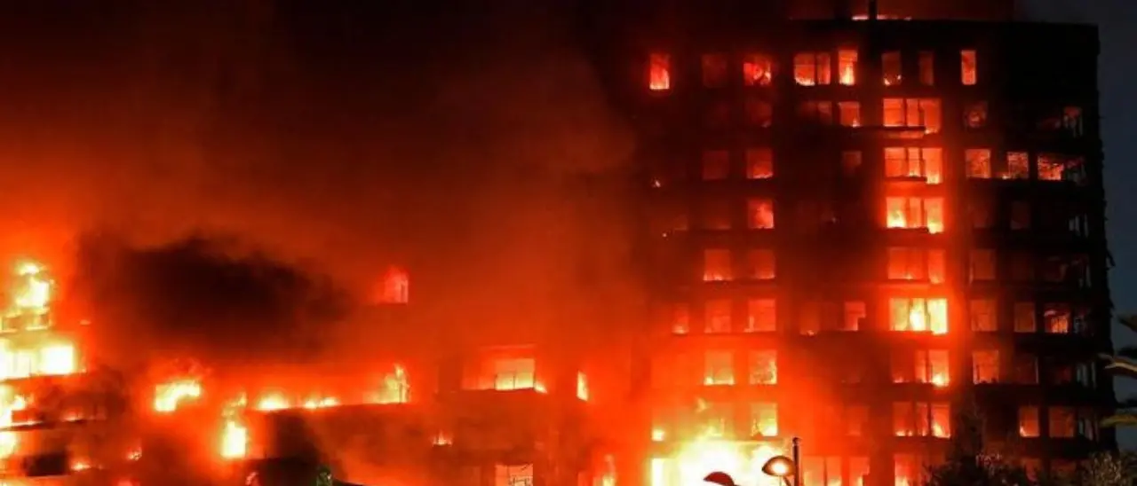 Drammatico incendio in Spagna: a fuoco due palazzi a Valencia, almeno 4 persone morte carbonizzate