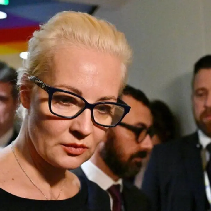 Morte Navalny, la moglie: «Putin ha preso in ostaggio la salma di Alexei»