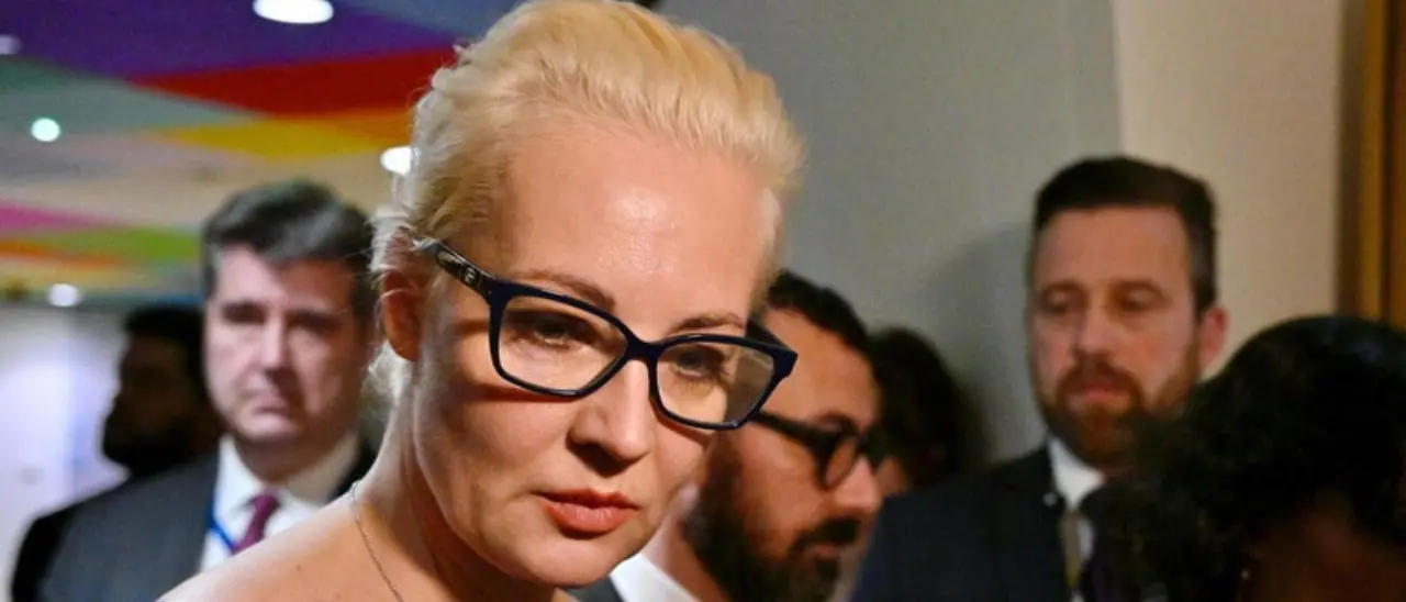 Morte Navalny, la moglie: «Putin ha preso in ostaggio la salma di Alexei»