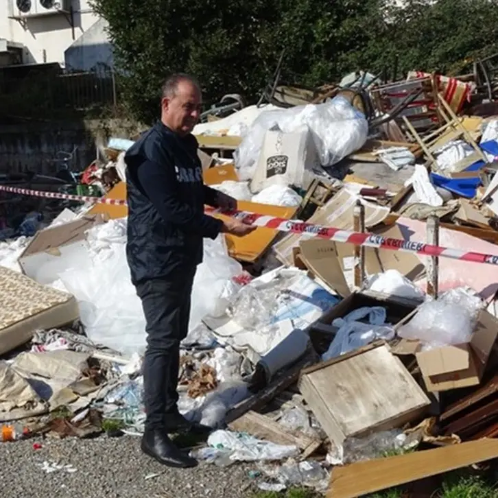 Sequestrata discarica abusiva nel Cosentino: 700 metri quadri occupati da rifiuti anche pericolosi