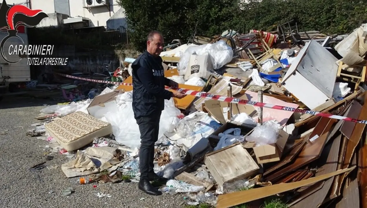 Sequestrata discarica abusiva nel Cosentino: 700 metri quadri occupati da rifiuti anche pericolosi