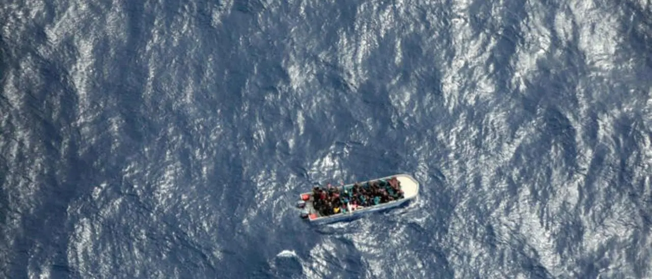 Le ong a un anno dalla tragedia di Cutro: «I morti nel Mediterraneo aumentano, basta limiti alle attività di soccorso»