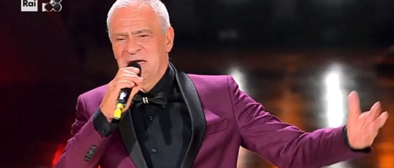 Il cantante calabrese Filippo Lico dopo il pubblico di LaC conquista anche i giudici di The voice senior