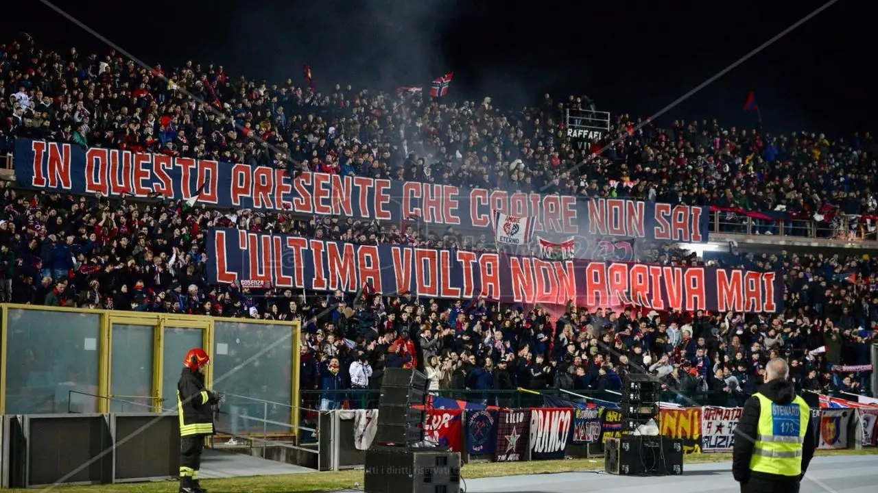 Cosenza, è già febbre da derby con il Catanzaro: staccati oltre tremila biglietti in meno di un’ora