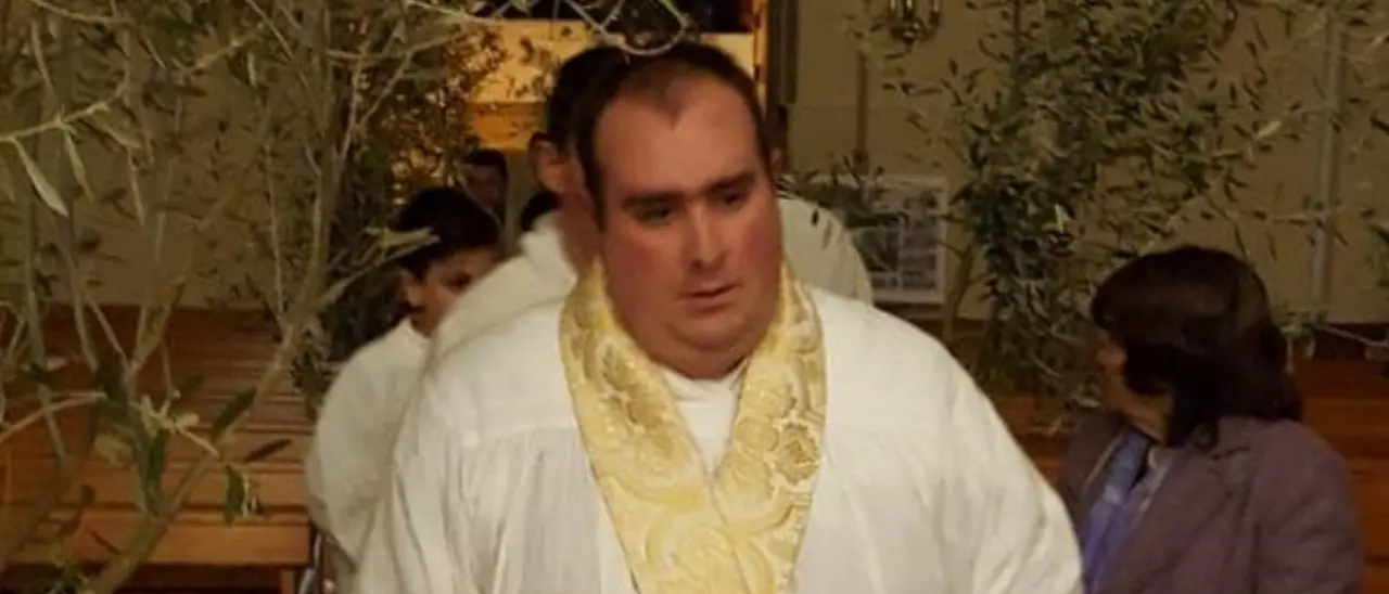 Nuova intimidazione al parroco di Pannaconi don Felice Palamara: candeggina nell’acqua e nel vino della messa