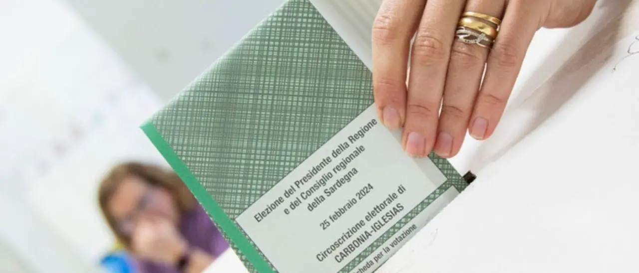 Elezioni regionali in Sardegna, partito lo spoglio: affluenza in calo