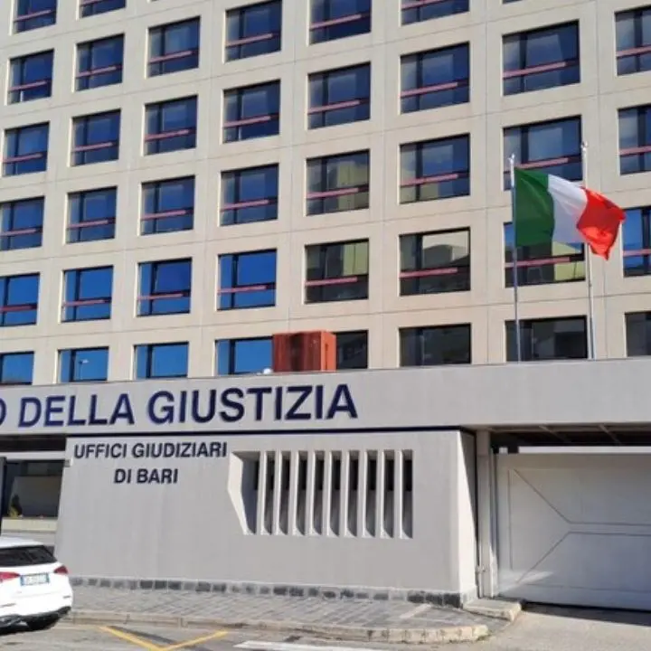 Colpo alla mafia barese, oltre 130 indagati per ingerenze nelle elezioni comunali