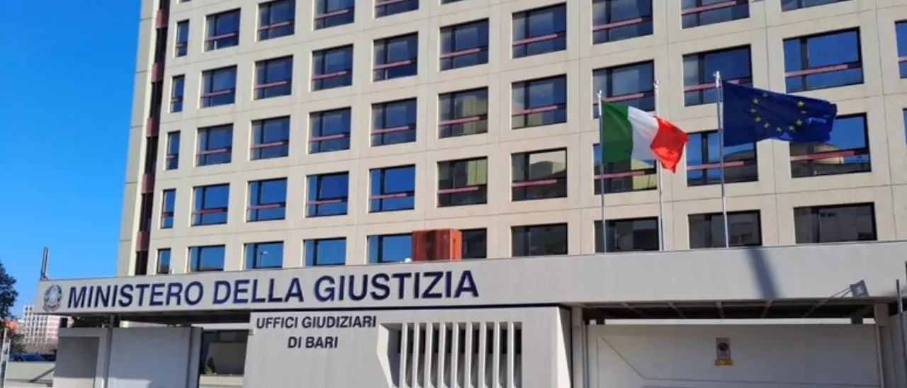 Colpo alla mafia barese, oltre 130 indagati per ingerenze nelle elezioni comunali