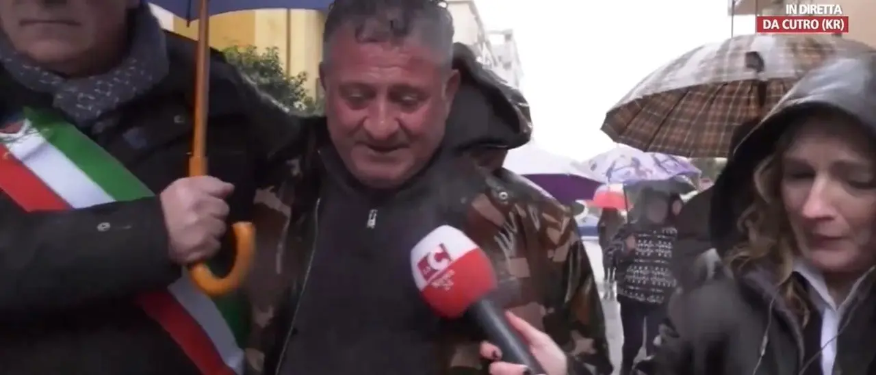 «Non sono un eroe, ho solo tirato a riva cadaveri», il pescatore di Cutro ancora tormentato dal ricordo di quella notte