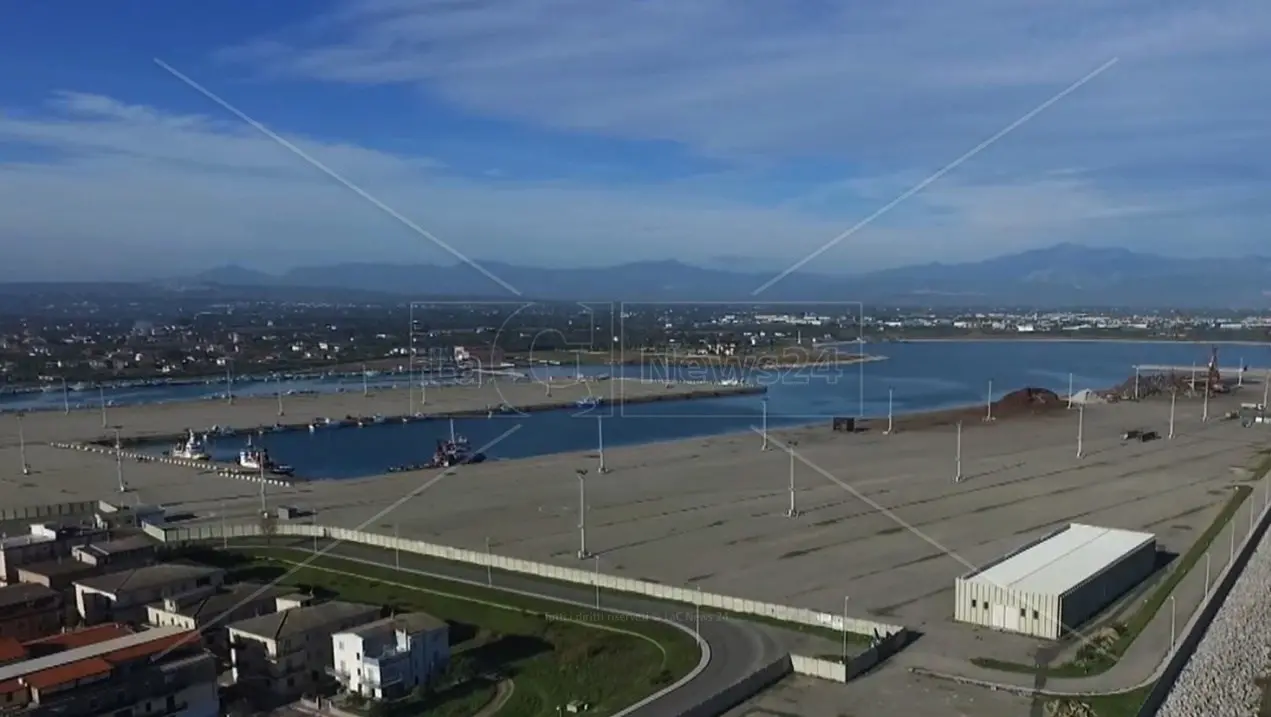 Baker Hughes, il piano industriale nel porto di Corigliano è più vicino: firmata la concessione. «Assumeremo talenti calabresi»