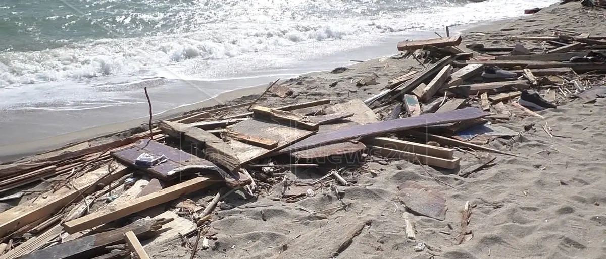 Il dramma dei sopravvissuti di Cutro: «Aspettavamo la morte». E su Frontex: «Indicazioni fuorvianti»