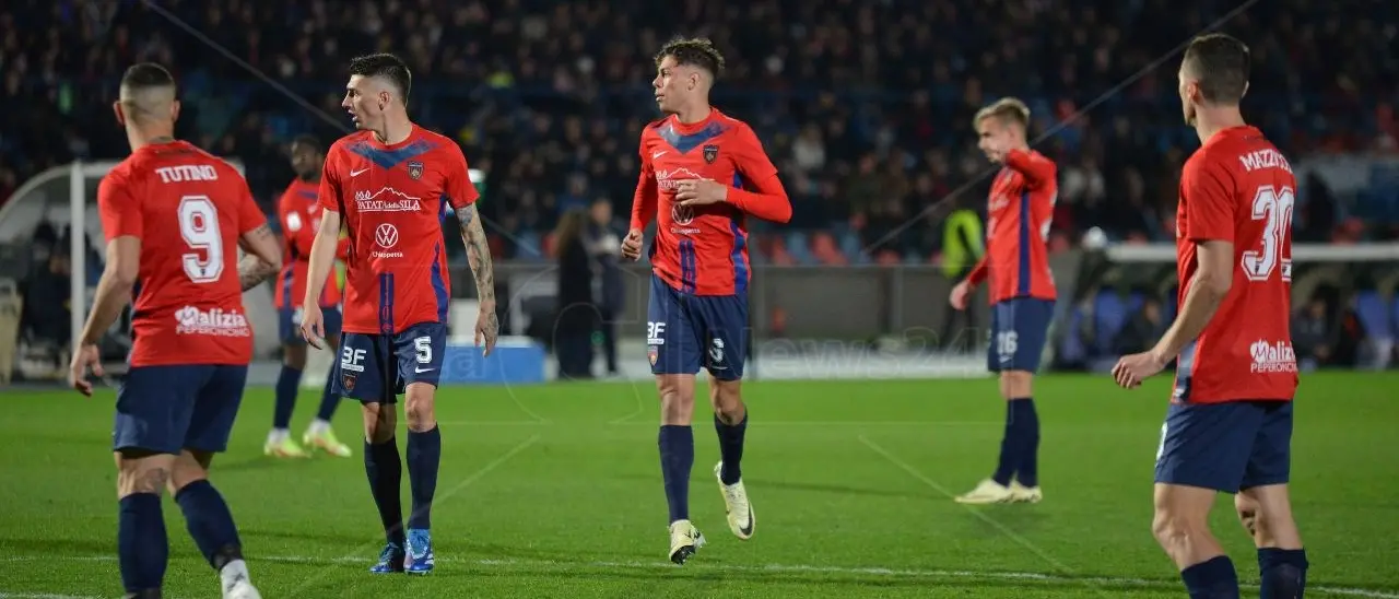 Cartellini gialli in Serie B, il Cosenza primo in classifica per ammonizioni ricevute. Catanzaro all’ottavo posto