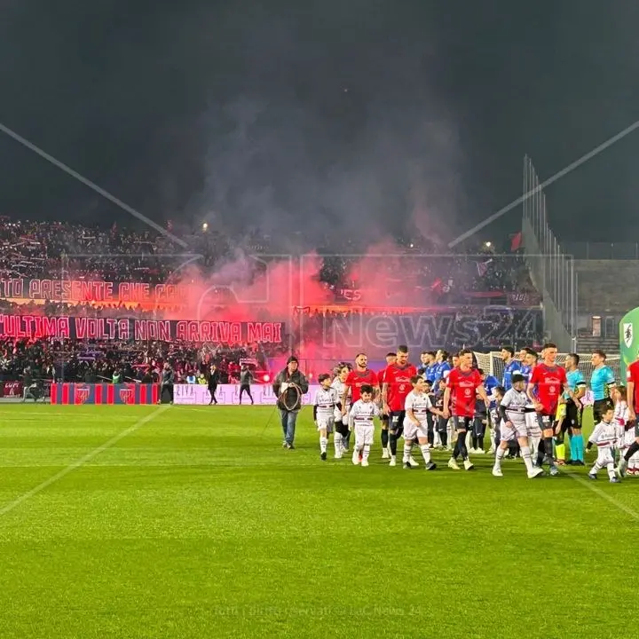 Cosenza-Catanzaro, Marulla tutto esaurito per il derby di Calabria: ultimi biglietti venduti in meno di un’ora