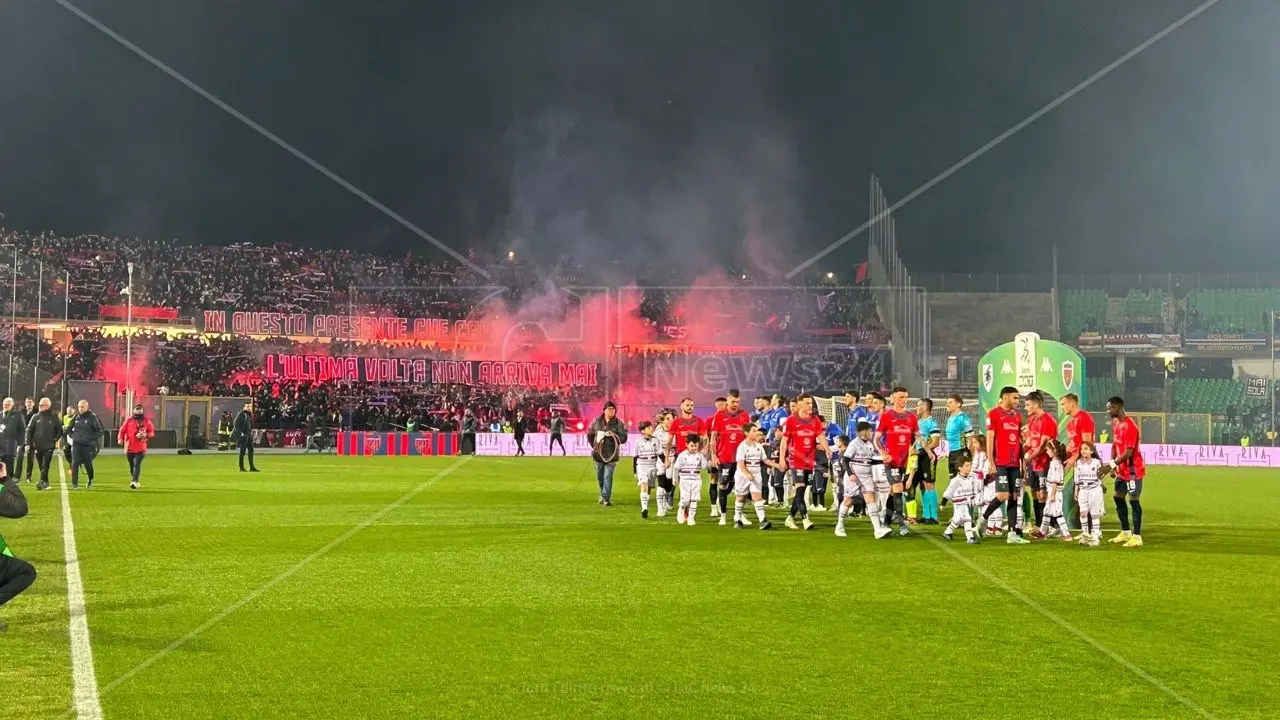 Cosenza-Catanzaro, Marulla tutto esaurito per il derby di Calabria: ultimi biglietti venduti in meno di un’ora