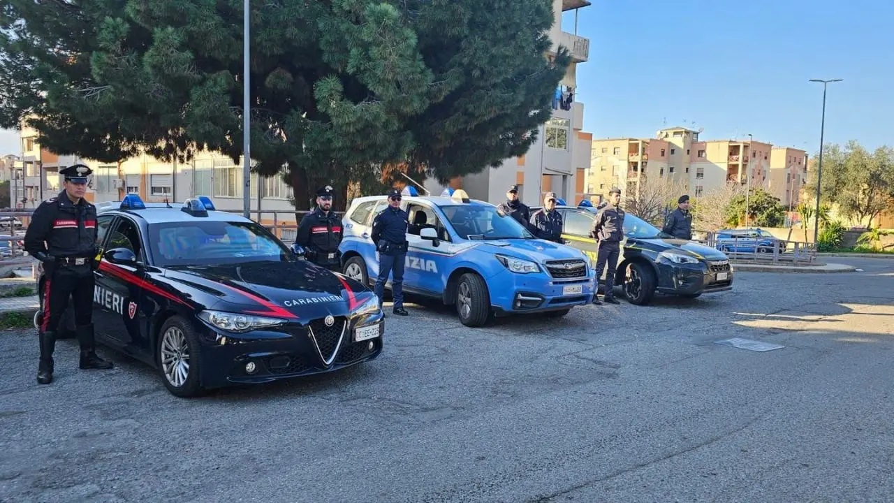 Reggio Calabria, blitz interforze nel quartiere Arghillà: arresti e denunce