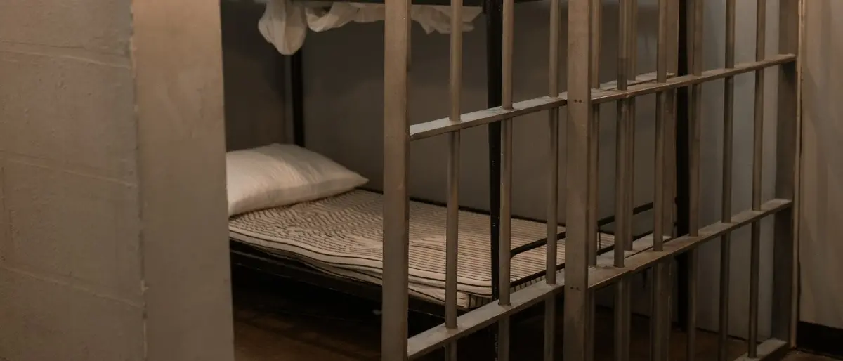 Carcere di Vibo Valentia, detenuto aggredisce agente penitenziario: la denuncia del Sappe