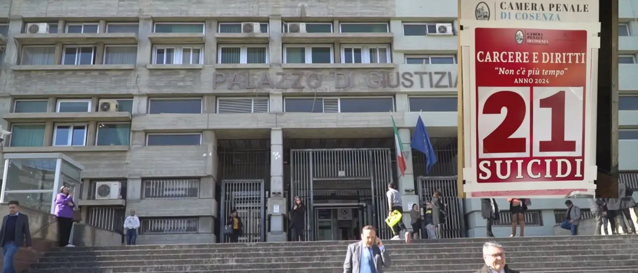 Proposta della Camera penale: amnistia e indulto svuota carceri per frenare la piaga dei suicidi in cella