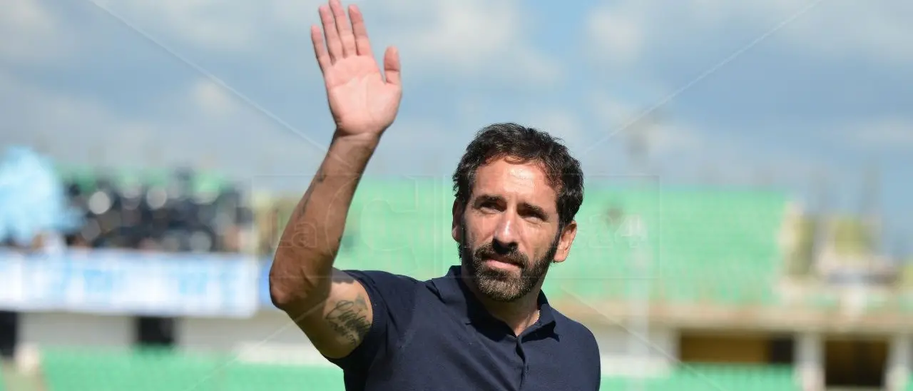 Cosenza-Catanzaro, niente conferenza stampa di mister Caserta: rossoblù “isolati” prima del derby