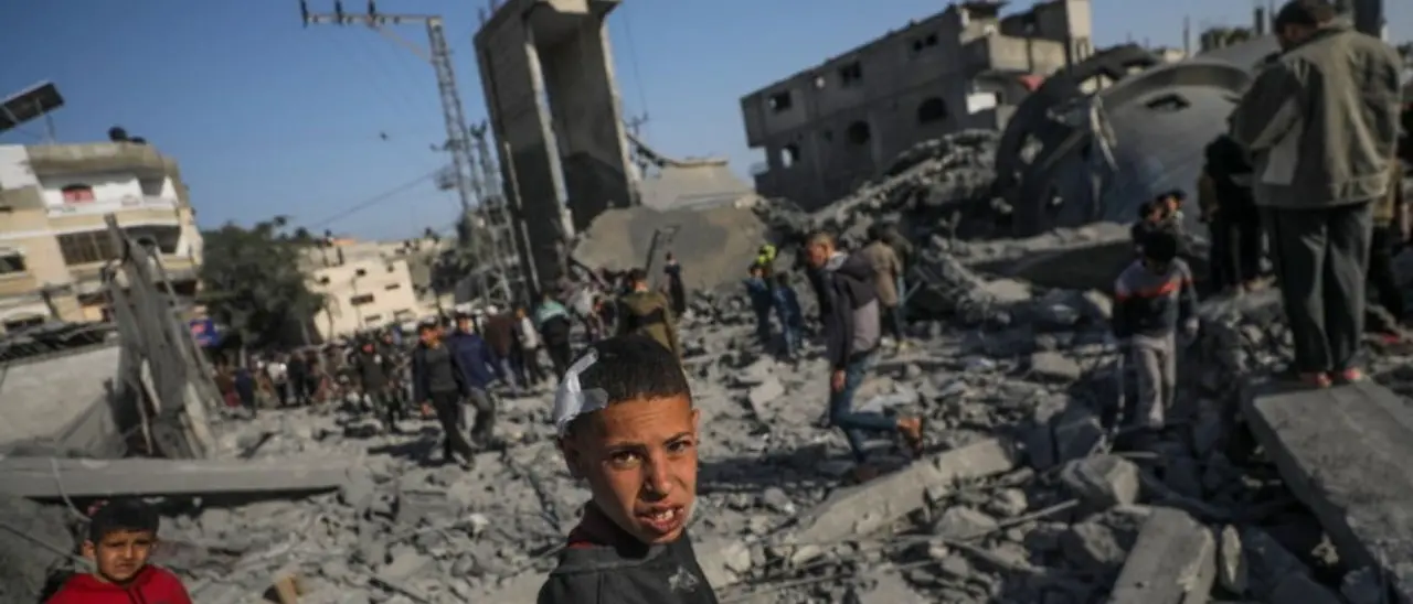 Medio Oriente, raid israeliano su una tenda di palestinesi sfollati a Rafah. Hamas: «10 morti»