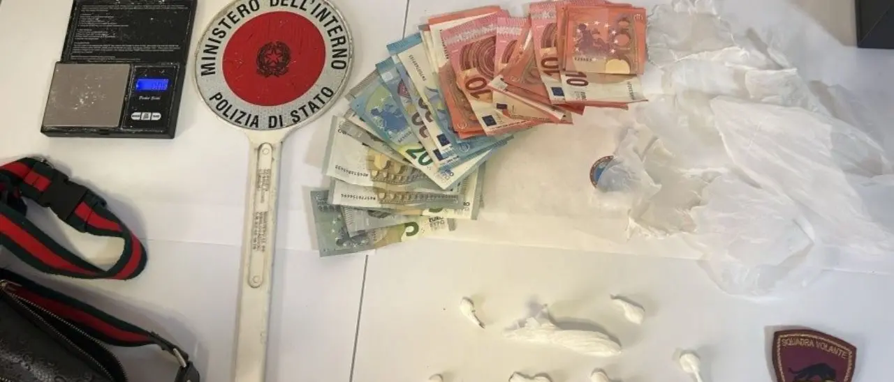 Crotone, sequestrata cocaina nel quartiere Acquabona: arrestata una donna