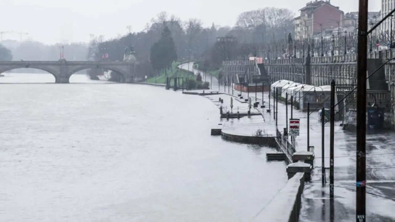 Il maltempo non molla la presa, in Liguria e Piemonte è ancora allerta per frane e valanghe