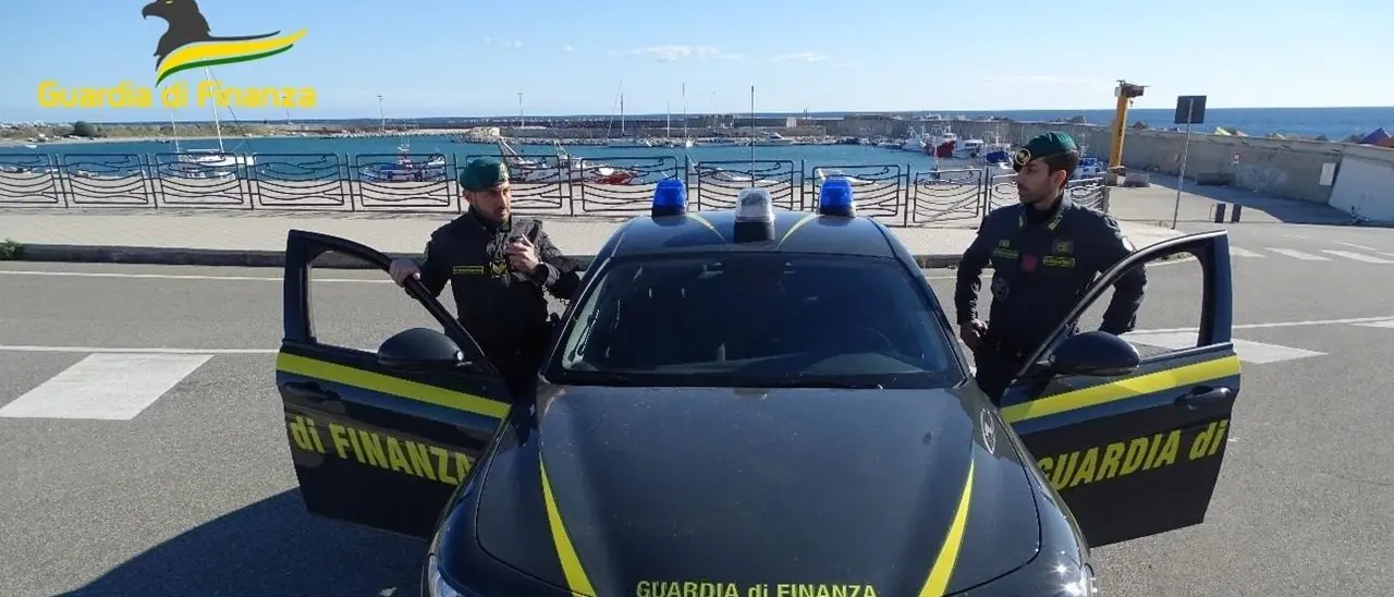 Sellia Marina, in un negozio sequestrati oltre 11mila articoli non sicuri o contraffatti