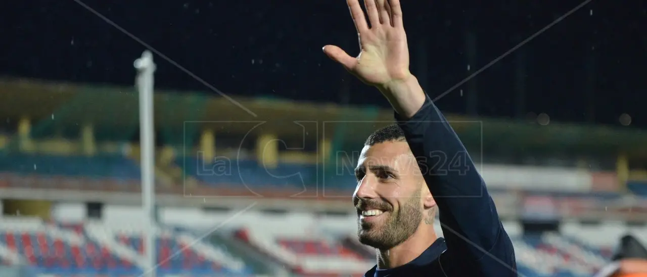 Cosenza, l’annuncio di Tutino dopo l’infortunio: «Dovrò stare lontano dal campo per qualche giorno»