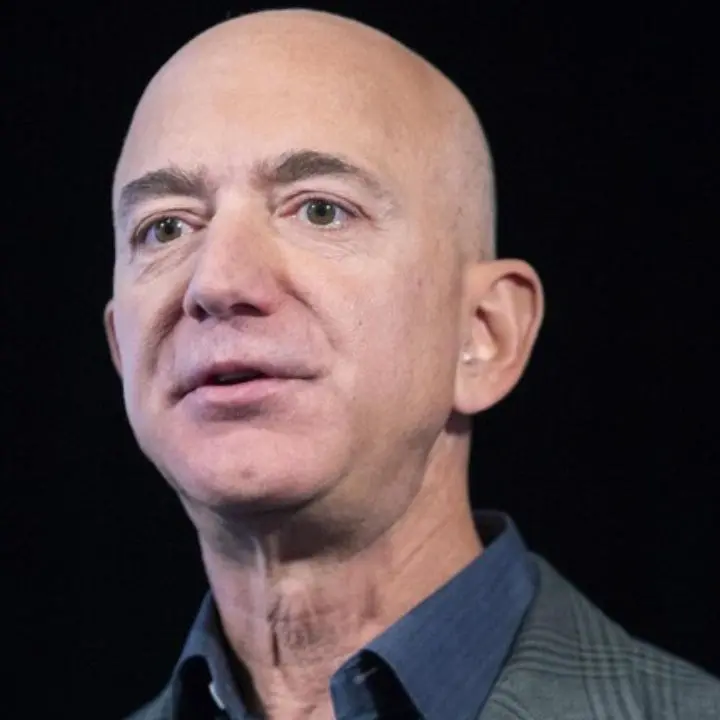 Jeff Bezos tocca quota 200 miliardi di dollari e ridiventa l‘uomo più ricco del mondo