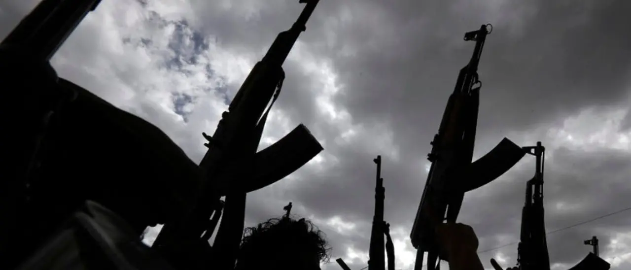 Missili Houthi colpiscono nave portacontainer nel Mar Rosso: fuoco a bordo, nessun ferito