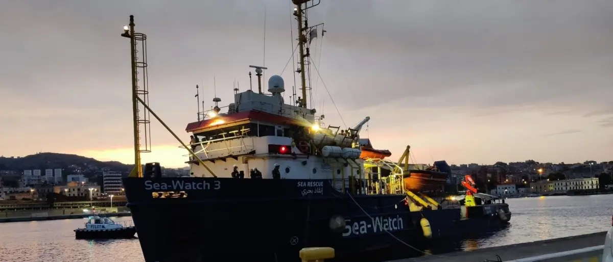 Annullato lo sbarco della Sea Watch a Reggio Calabria: assegnato il porto più vicino di Lampedusa