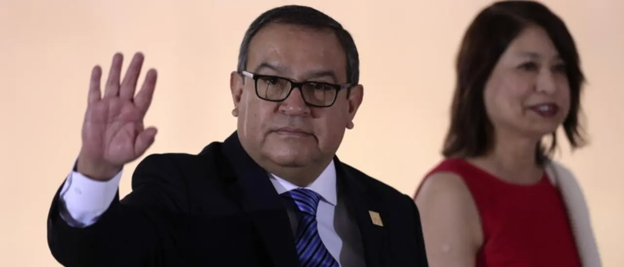 Perù, si è dimesso il presidente del Consiglio: Alberto Otárola è accusato di corruzione