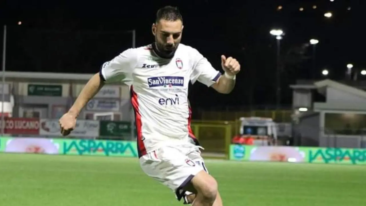 Messina-Crotone, basta il gol di Comi per riportare gli Squali alla vittoria: finale 0-1