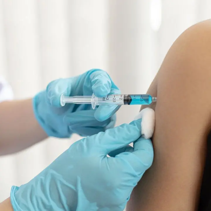 Vaccini anti Covid, uomo tedesco si sottopone 217 volte all’iniezione: «Nessun effetto collaterale»
