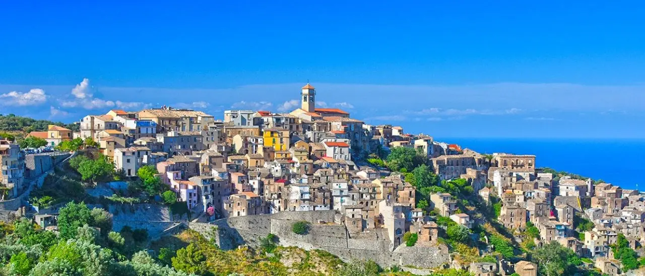 Badolato candidato a Borgo dei borghi, Omnia Energia: «Facciamo rete per sostenerlo»