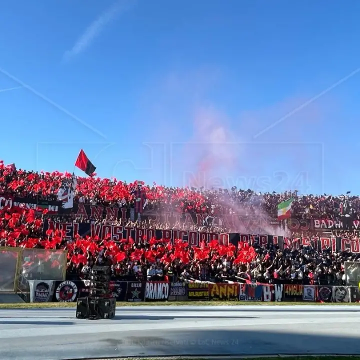Derby Cosenza-Catanzaro, emessi 9 Daspo nei confronti di tifosi rossoblù