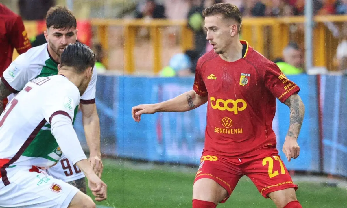 Catanzaro-Reggiana, passo falso casalingo delle Aquile: un’autorete di Fulignati decide il match. Finale 0-1