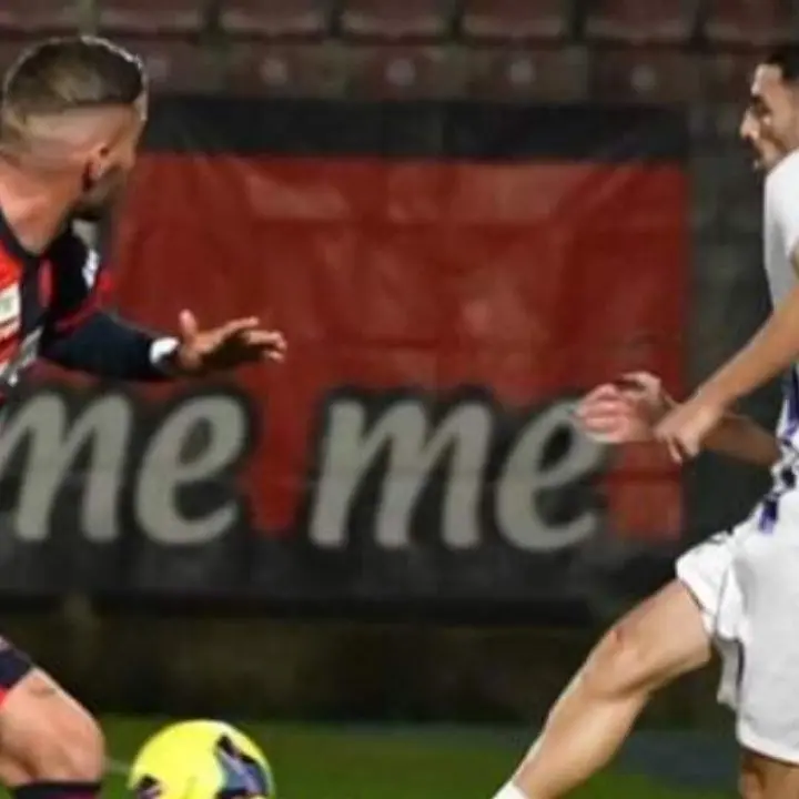 Serie C, un brutto Crotone cade in casa anche contro il Latina: allo Scida finisce 1-3