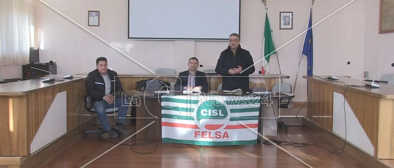 Tirocinanti Calabria, un emendamento di Fi apre nuovi spiragli ma le risorse non ci sono: l’allarme dei sindacati