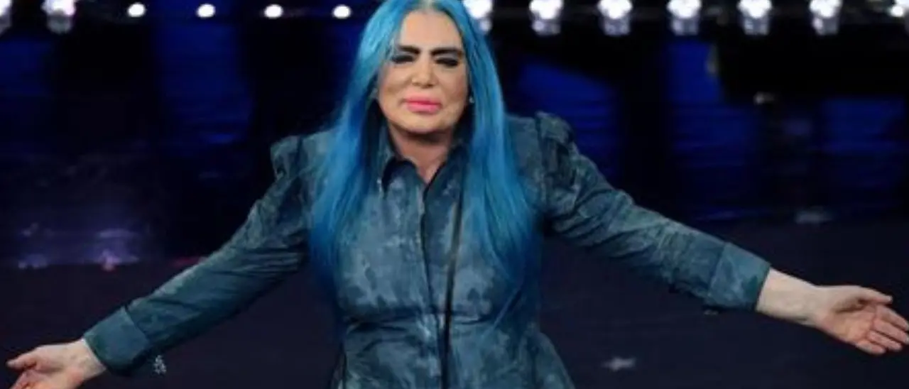Loredana Bertè, malore e ricovero in una clinica a Roma. Annullato il concerto al Teatro Brancaccio: i fan si dividono sui social