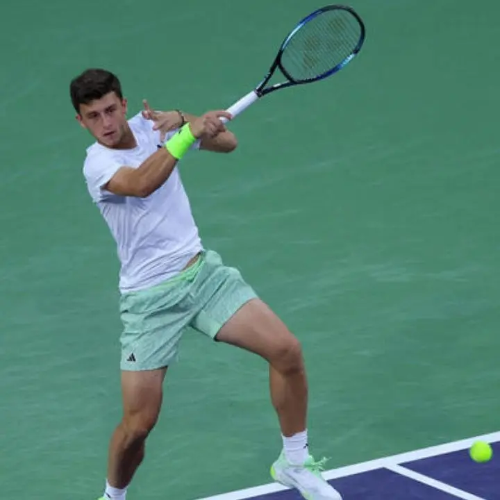 Tennis, l’italiano Nardi a Indian Wells batte il numero 1 Djokovic e accede agli ottavi: «È un miracolo»