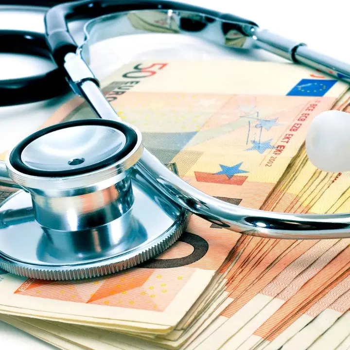 Il grande bazar della sanità calabrese: nel caos dei pignoramenti spuntano guadagni milionari per società finanziarie e avvocati