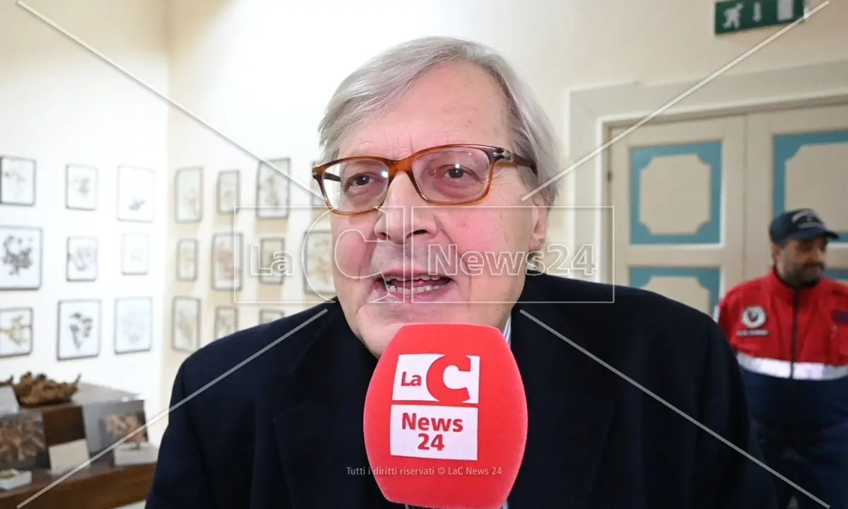 Quadro acquistato all’asta, chiesto processo per l’ex sottosegretario Vittorio Sgarbi