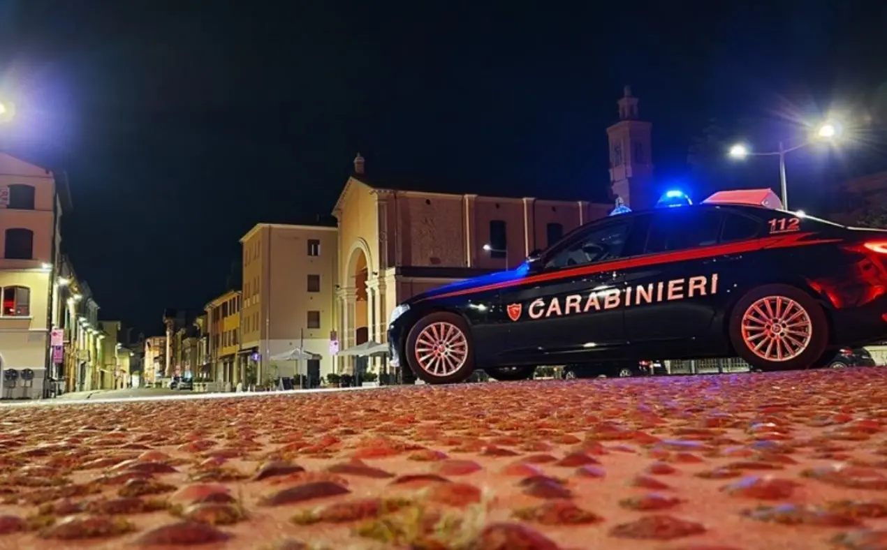 A 103 anni guida in piena notte con la patente scaduta per andare a trovare gli amici, fermata