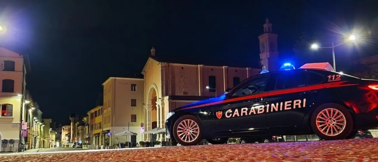 A 103 anni guida in piena notte con la patente scaduta per andare a trovare gli amici, fermata