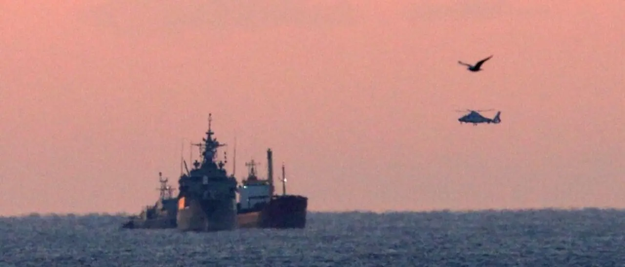 La fregata della marina greca Hydra apre il fuoco contro i droni yemeniti