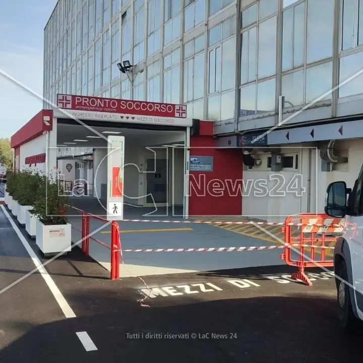 Polistena, l’allarme del sindaco: «Interventi fermi per mancanza di anestesisti, così il nostro ospedale muore»