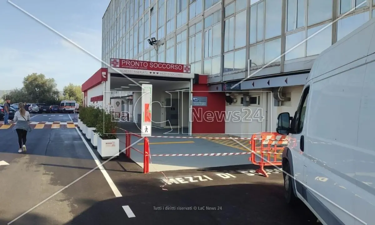 Polistena, l’allarme del sindaco: «Interventi fermi per mancanza di anestesisti, così il nostro ospedale muore»