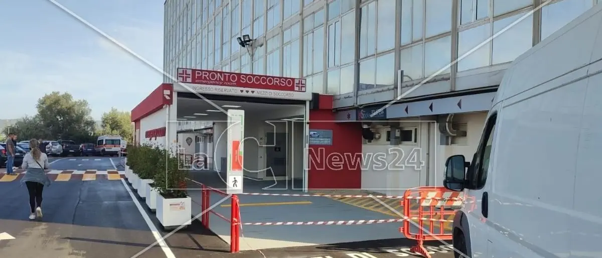 Polistena, l’allarme del sindaco: «Interventi fermi per mancanza di anestesisti, così il nostro ospedale muore»
