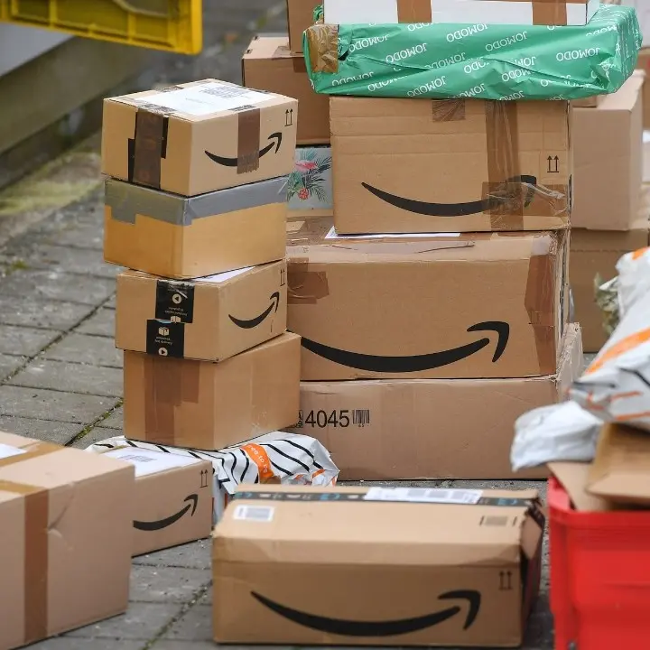 Amazon, è finita la pacchia del reso facile: dal 26 aprile solo 14 giorni per restituire quanto acquistato