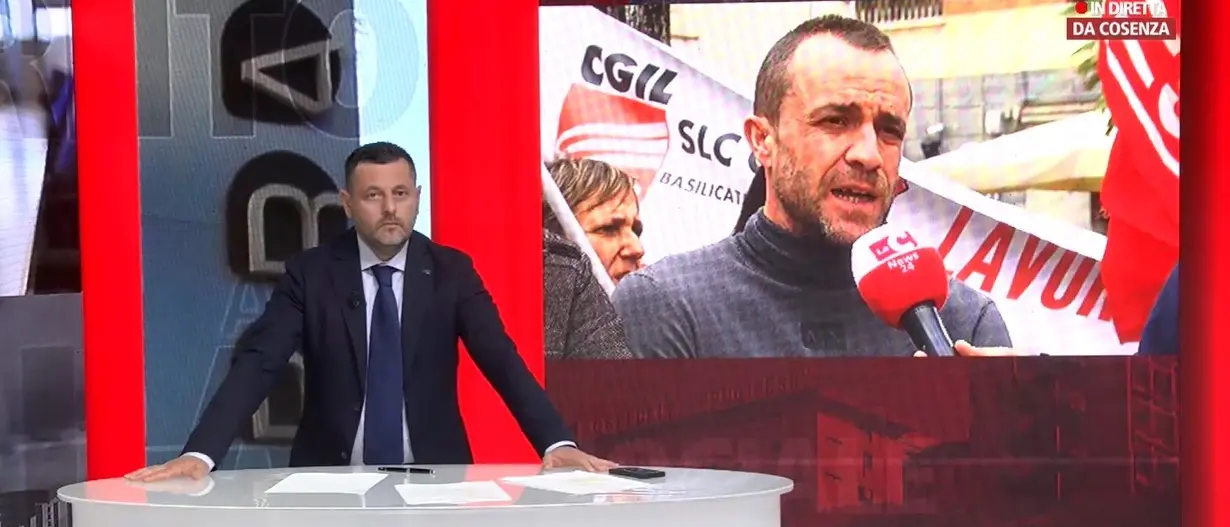 La crisi dei call center, una protesta con tanti volti e una sola voce: «Basta promesse, vogliamo soluzioni»